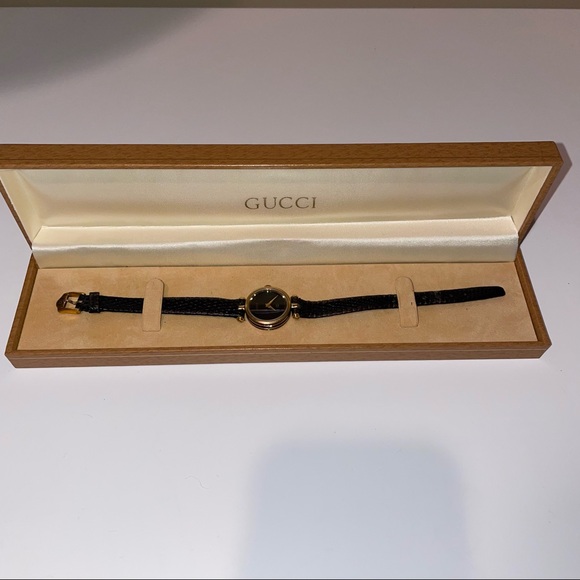 Gucci Vintage Blue Leather Small Round Face Watch Very Worn - Picture 1 of 8